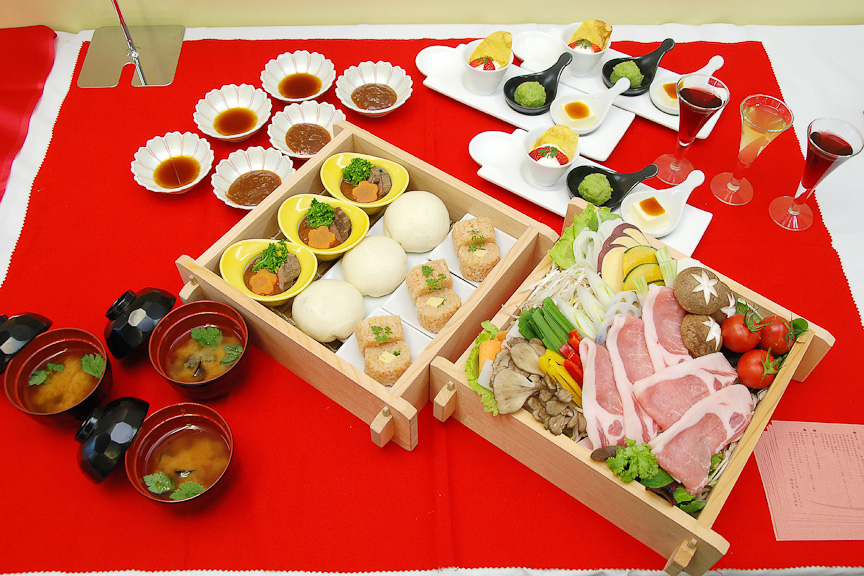 東北自動車道 長者原SA（下り）「伊達なせいろ蒸 優膳」。2500円