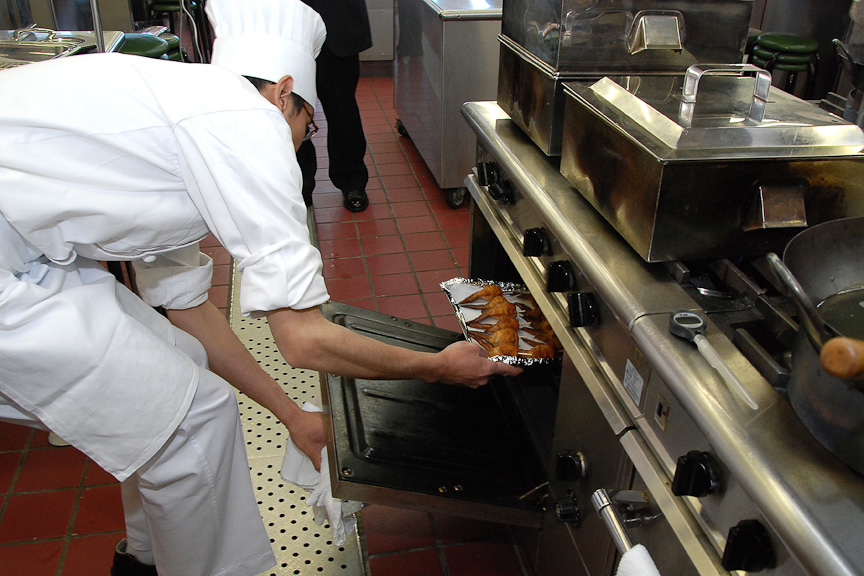 一度に作る量が多いため、スタッフも大変そうだった