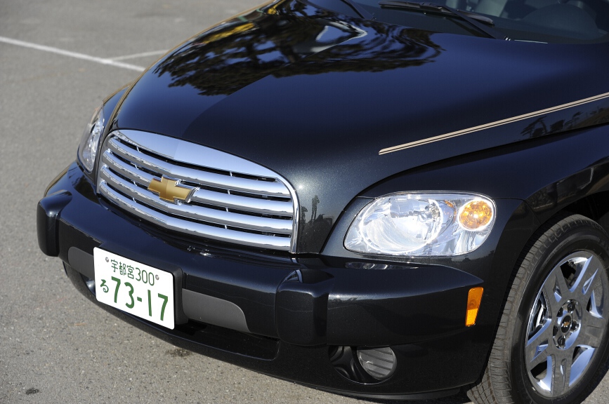 丸みを帯びたフロントマスクもHHRならでは。フルサイズのアメリカ車と違ってコンパクトなので、威圧感よりも愛らしさを感じる
