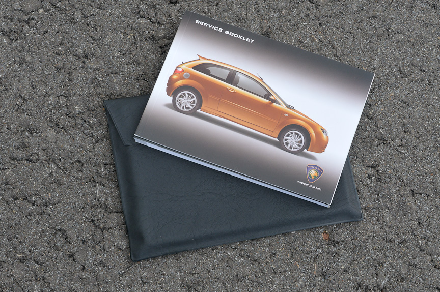 グローブボックスにサービスブックが入っていた