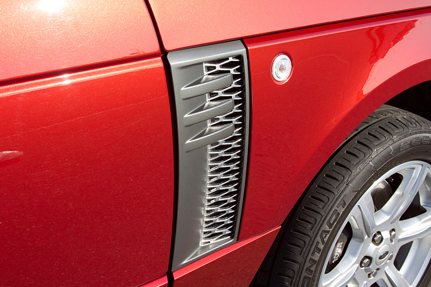 サイドベントもブライトフィニッシュ仕上げ