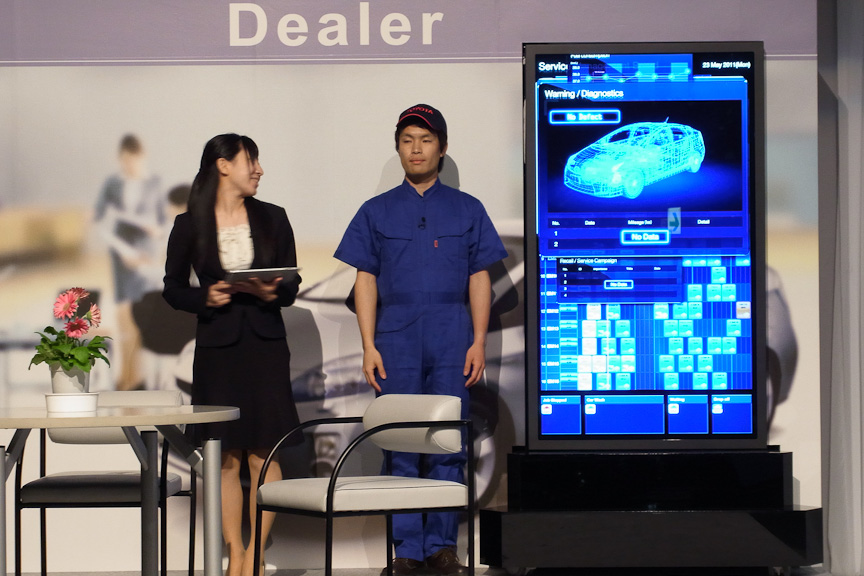 ディーラーでは入庫予約などの準備や、リモート診断が行える