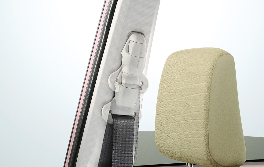 チルトステアリング、運転席シートリフター、フロントシートベルト・ショルダーアジャスターは全車装備する