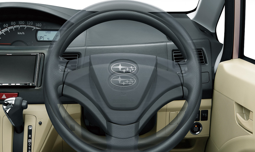 チルトステアリング、運転席シートリフター、フロントシートベルト・ショルダーアジャスターは全車装備する