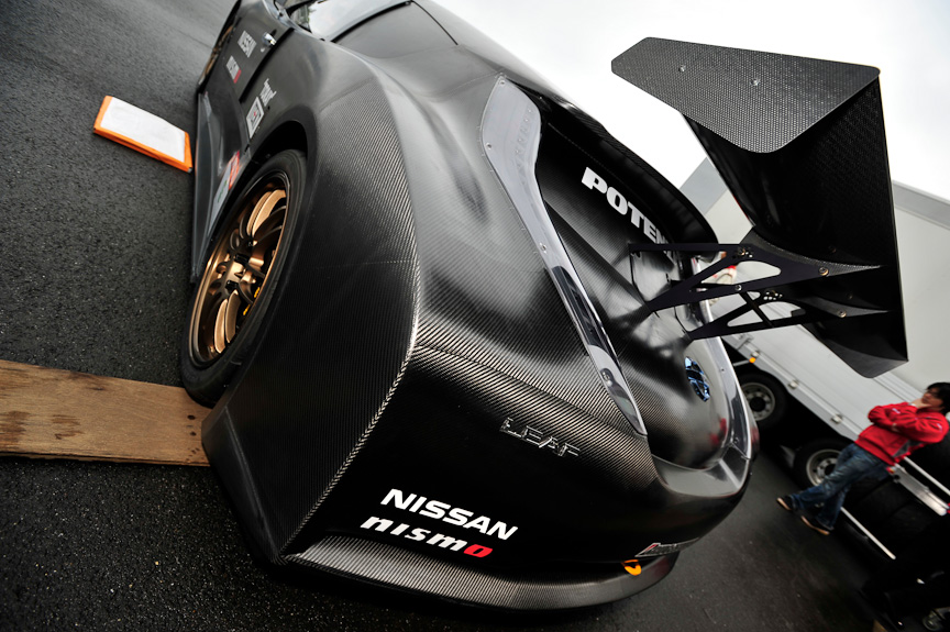 国内でテスト走行を実施中のカーボンボディーのリーフ NISMO RC