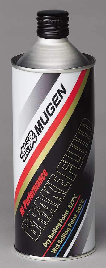 「ハイパフォーマンスブレーキフルード」。BF5規格を上まわるドライ沸点327度、ウェット沸点202度を実現。吸湿による沸点降下が少なく、高沸点を維持することでロングライフ性にも優れる。500ml入りで3150円