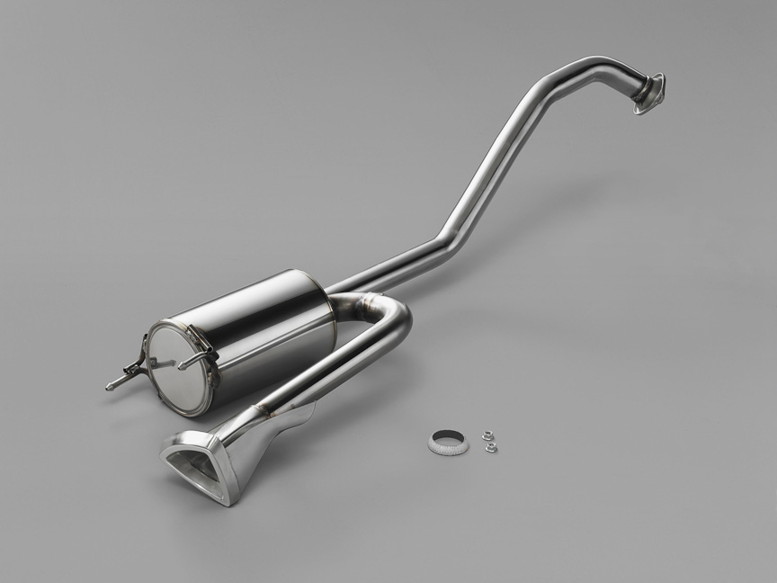 フィット シャトル ハイブリッド向け「スポーツサイレンサー」。テールはサイレンサーまわりの空気の流れを考慮したデルタフィニッシャーで、オールステンレス製。保安基準適合の交換用マフラー事前認証制度認定品。8万1900円。8月25日発売予定