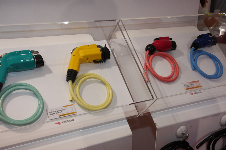 カラフルな充電ソケットはAC用