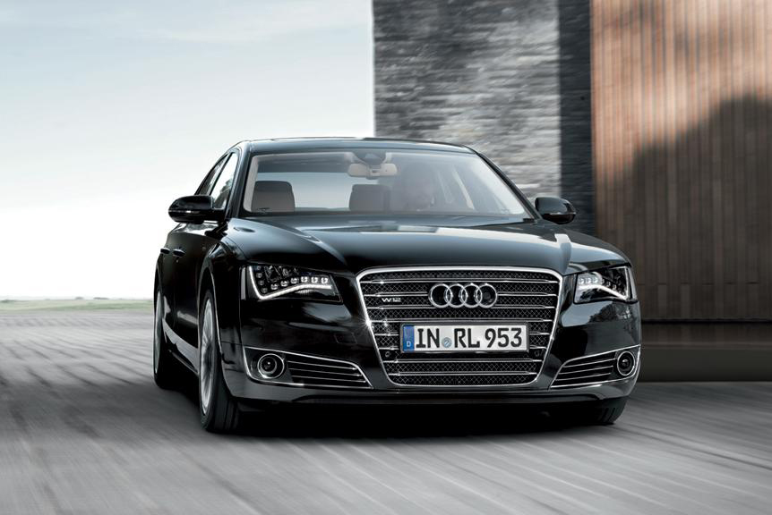 6月に発売したばかりの「A8 L W12 クワトロ」などが展示される