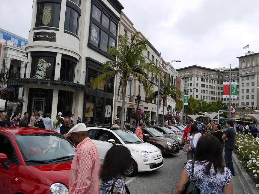 色とりどり14色のフィアット500は大人から子供まで大人気