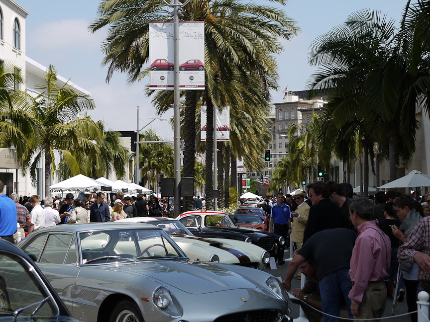 とにかく人、人、人……歩くのも大変なほどで写真を撮るのはもっと大変だった