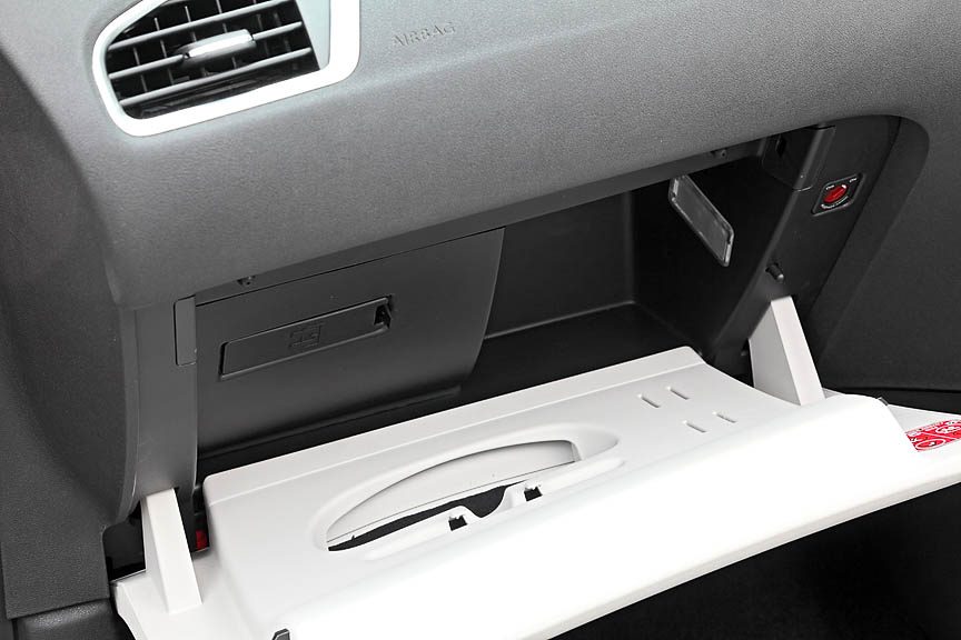 あまり大きくないグローブボックス