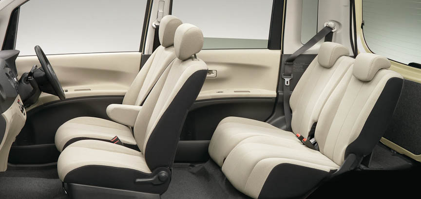 L Specialのインテリア