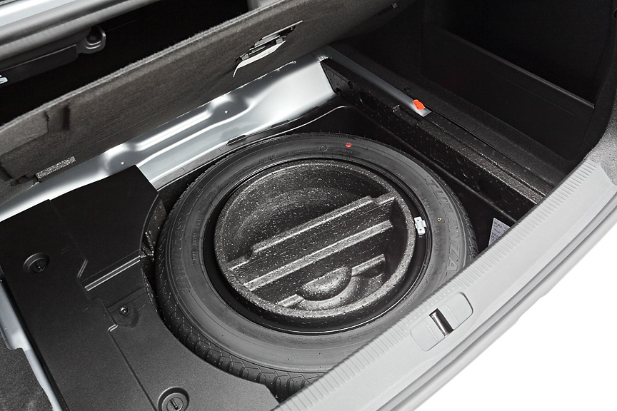 TSIコンフォートラインは同一サイズのスペアタイヤを装備