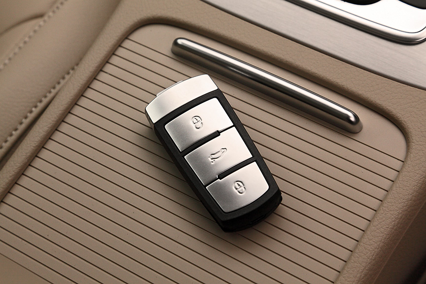 キーは溝のないタイプだが、所定の位置に全体を挿し込んで使う