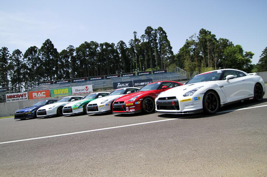 GT-R クラブトラックエディション所有者だけが参加できるエキシビションレースが行われる