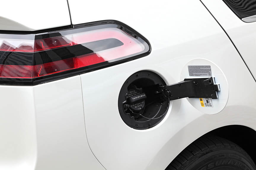 右リアフェンダーには給油口。ハイオク仕様だ