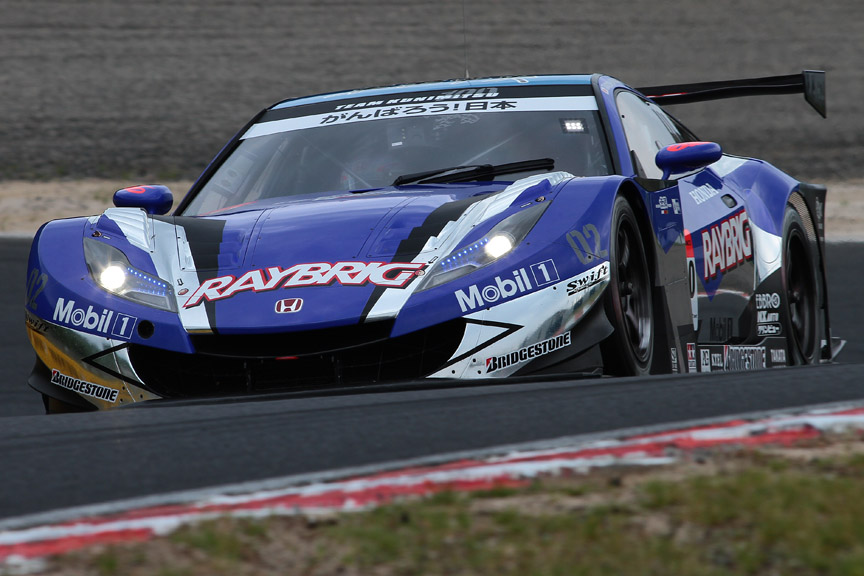 山本選手がドライブするRAYBRIG HSV-010