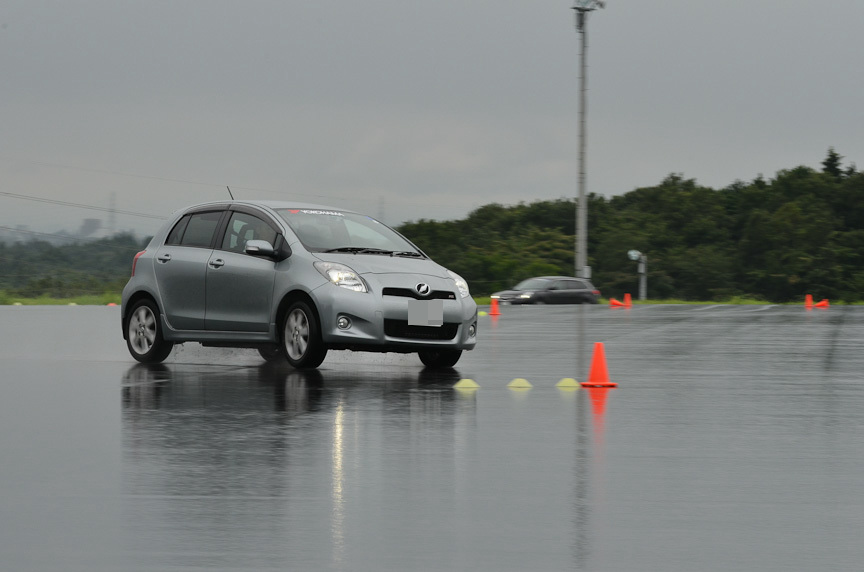 第2レーンのパイロンスラローム