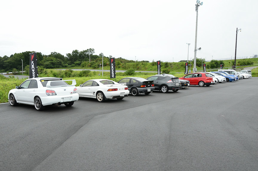 参加車両の一部。スポーツタイプが多いが、国産、輸入車、ファミリーカー、コンパクトカー、軽自動車など、バラエティに富んでいた
