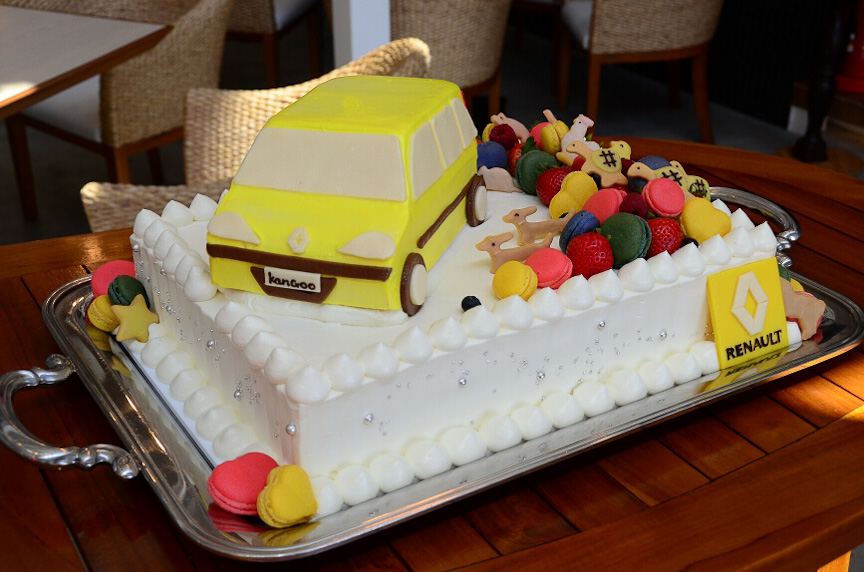 会場にはカングーのケーキとクッキーが用意された