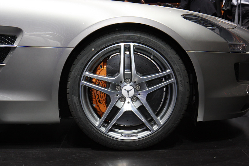 ロードスターバージョンのSLS AMG