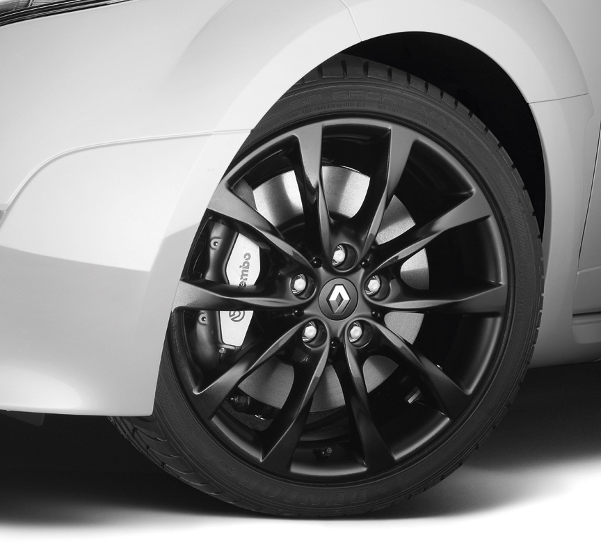 ブラックの18インチアルミホイール「KEZA」