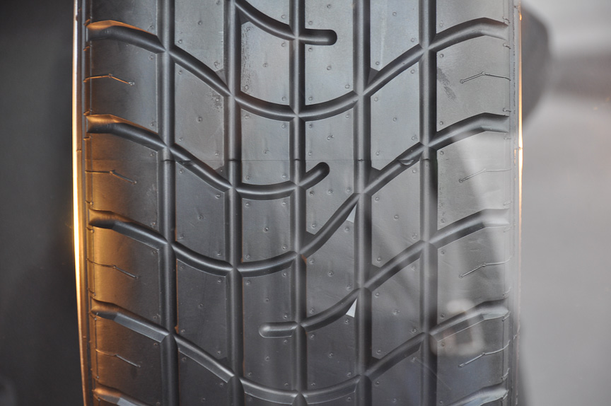 ウェットタイヤのトレッドパターン