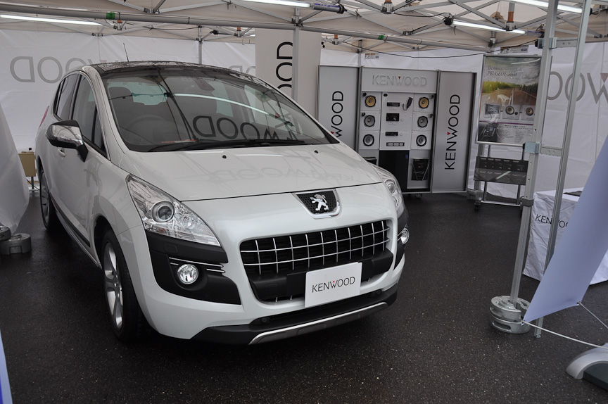 デモカーのプジョー「3008」