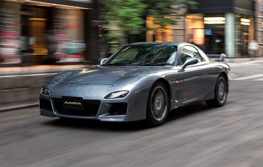 チューニングキット「FD-04」を装着したRX-7（FD3S）