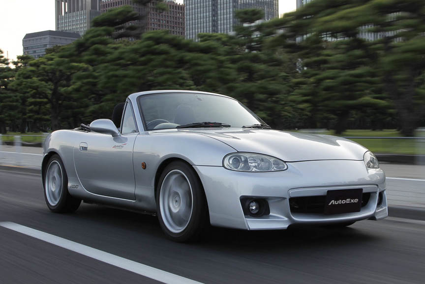 チューニングキット「NB-04」を装着したロードスター