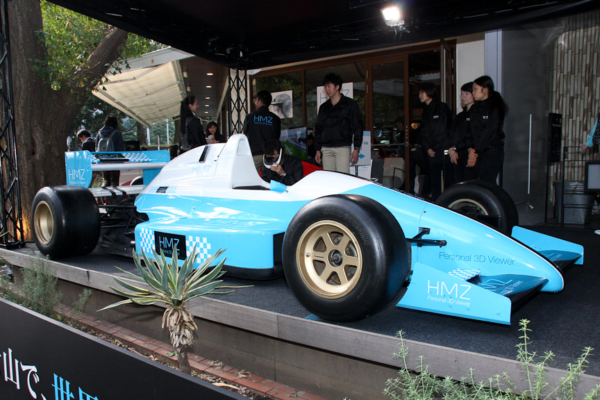 青い塗装のマシンがF3000参戦車両