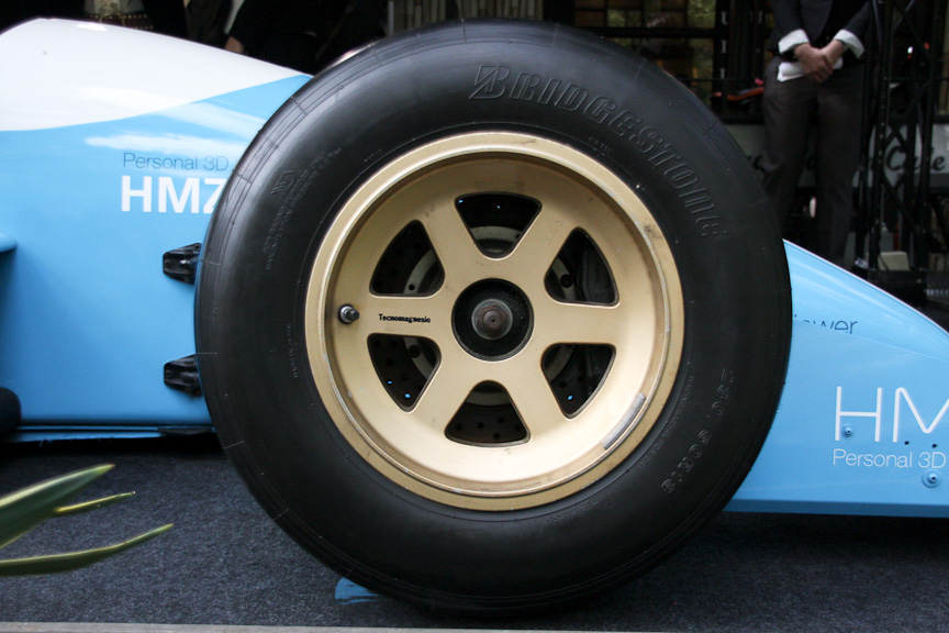 青い塗装のマシンがF3000参戦車両