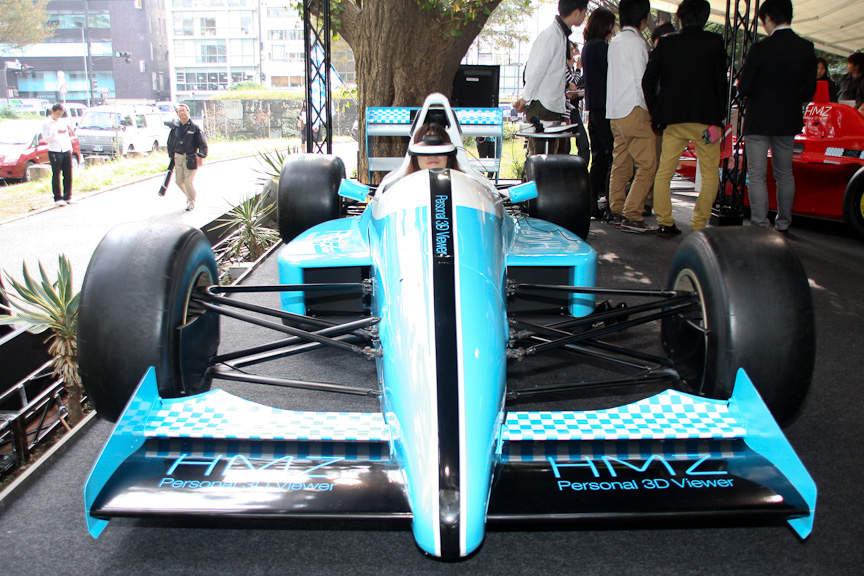 青い塗装のマシンがF3000参戦車両