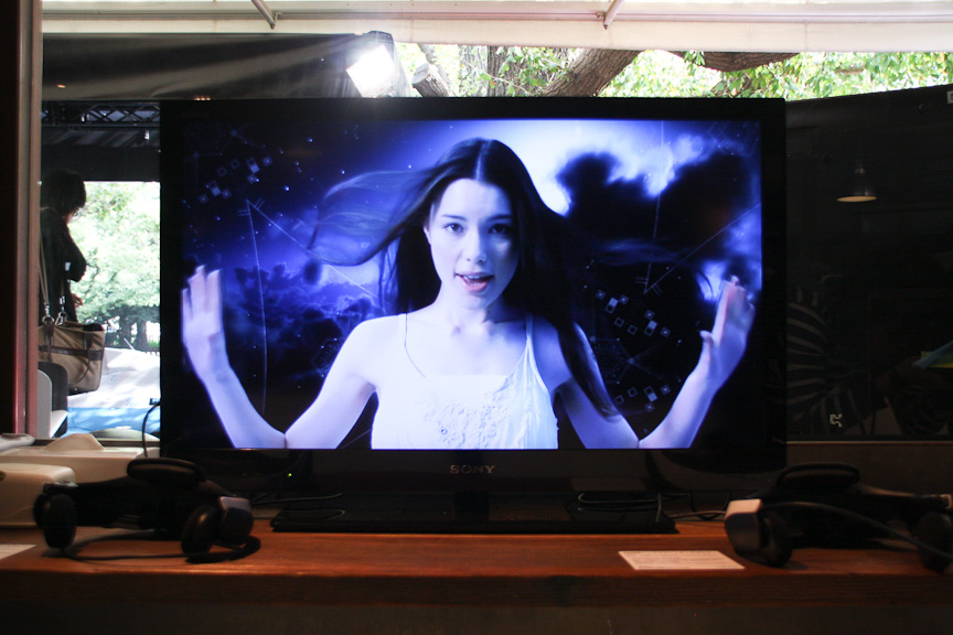 会場では映画「スパイダーマン」と音楽ライブ「元気ロケッツ」の3D映像も視聴できる