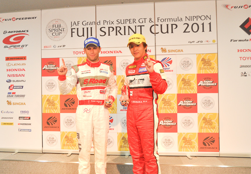 SUPER GTの第1レース予選でポールポジションを獲得した、ロニー・クインタレッリ選手（左）、平中克幸選手（右）