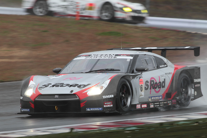 GT500クラスのポールポジションは、46号車 S Road MOLA GT-R（ロニー・クインタレッリ選手）