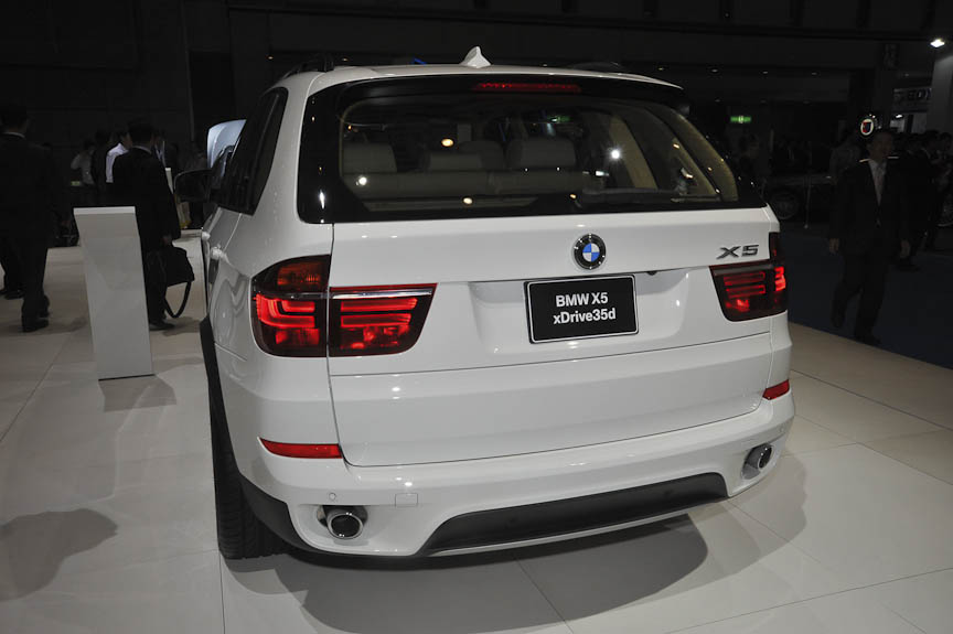 ディーゼル車「X5 xDrive35d ブルーパフォーマンス」。こちらはフロントフェンダーの「xDrive35d」のバッヂでしか外観からは区別できない