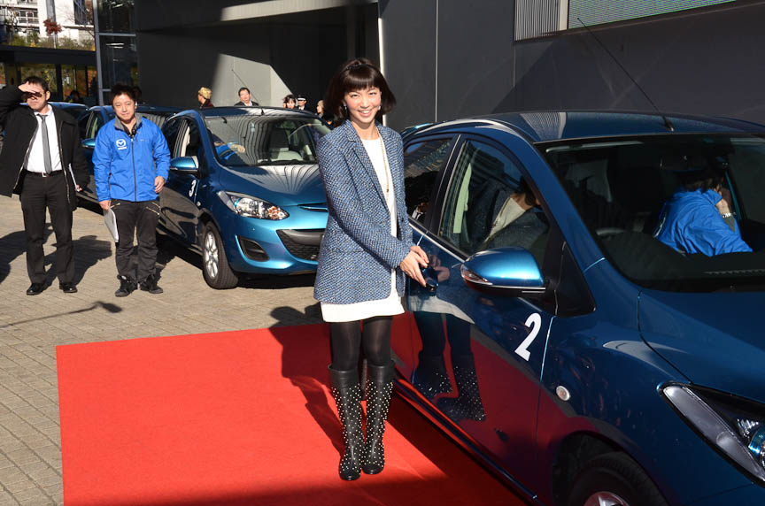 サポーターもステージ5に挑戦。安田美沙子さん（上段左）、柴小聖さん（同右）、おぎやはぎの矢作さん（下段左）、小木さん（同右）