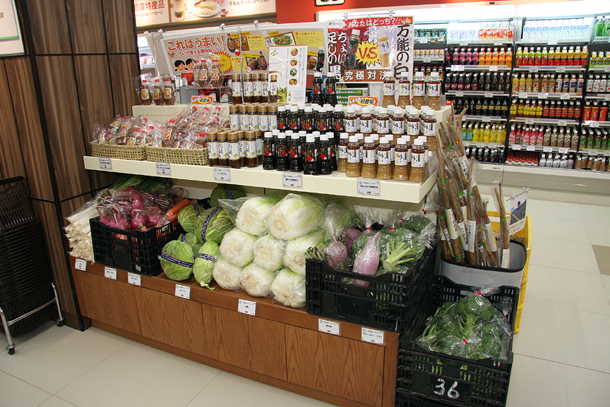 各地のSA・PAでも定番となっている地元野菜も幅広く販売