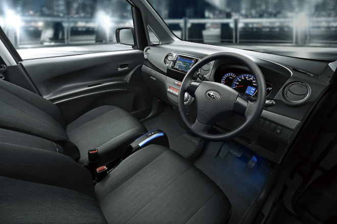 ルクラカスタム R Limited（ナビゲーションシステムはディーラー装着オプション）