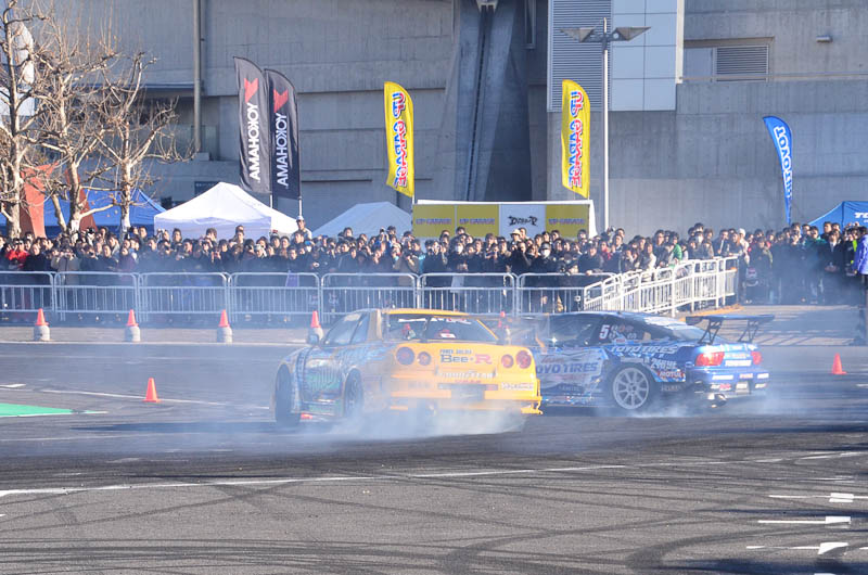 決勝戦の川畑（180SX）、手塚（R34）の走り。先行、後追いのどちらでも攻めの走りを見せた川畑が優勝した