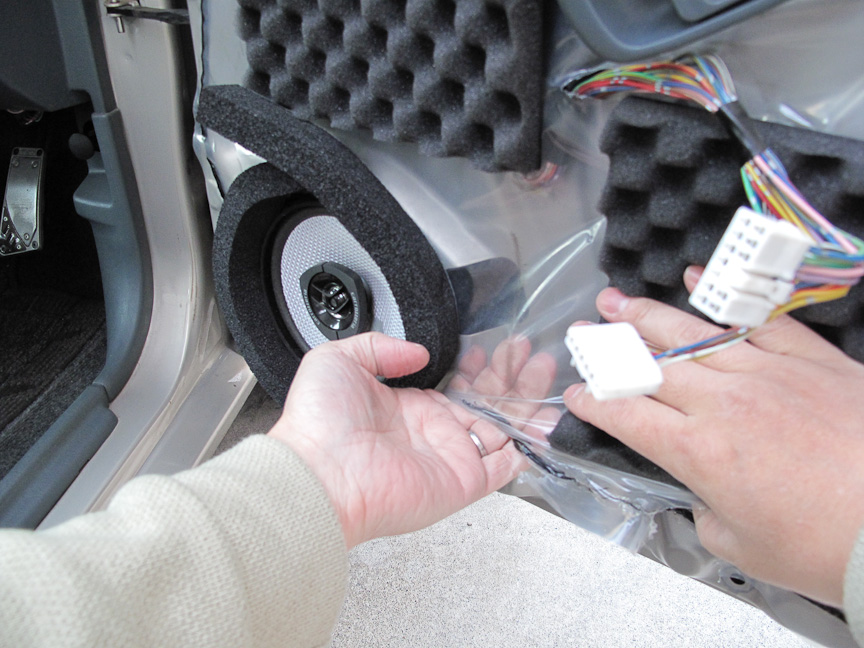 一見プロ業者にしか実現できなさそうに感じるデッドニング作業。はてさて、DIYチャレンジは成功できるのだろうか？