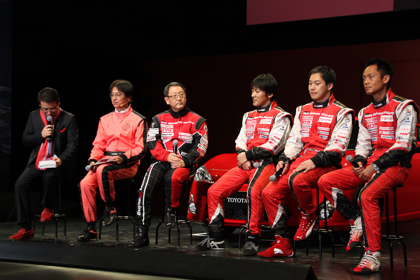 レーシングドライバーを招いてのトークショー