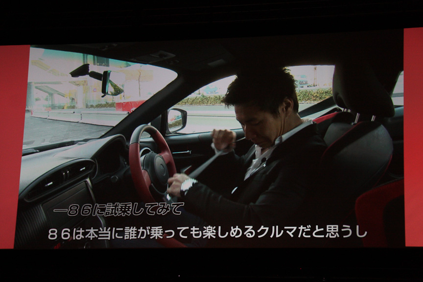 F1ドライバーの小林可夢偉選手がビデオ出演した