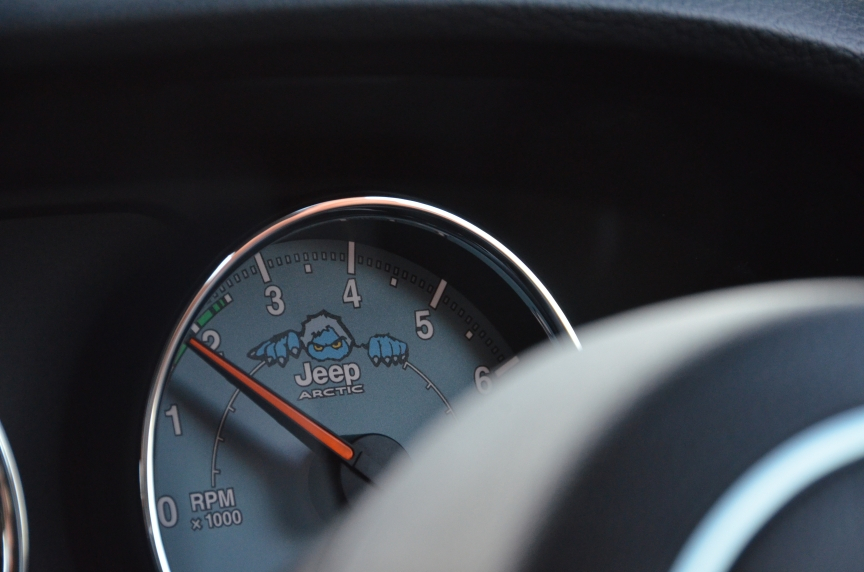 今回の車は未確認動物イエティ（雪男）捜索をイメージした特別仕様車！