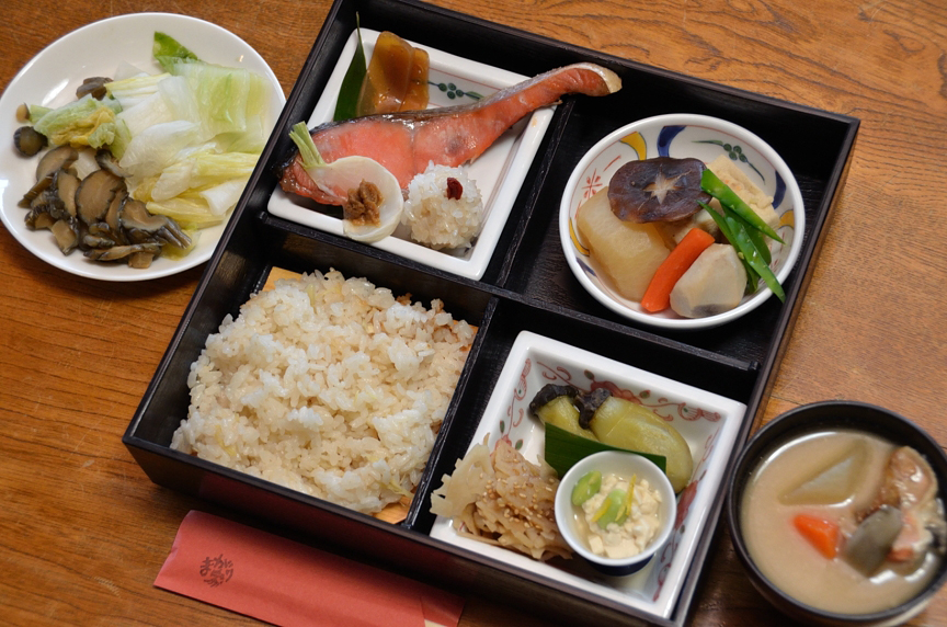 ジャーン！　こちらがまがり家特製お弁当（1,260円/要予約）