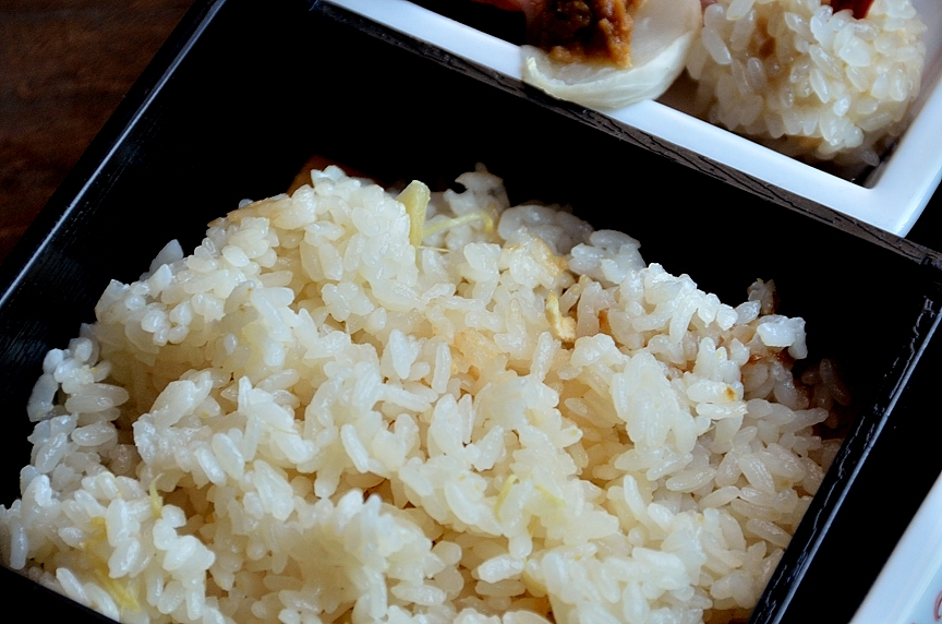ご飯は生姜ごはん。あとで体がぽかぽかしたのはこのご飯のおかげですわ