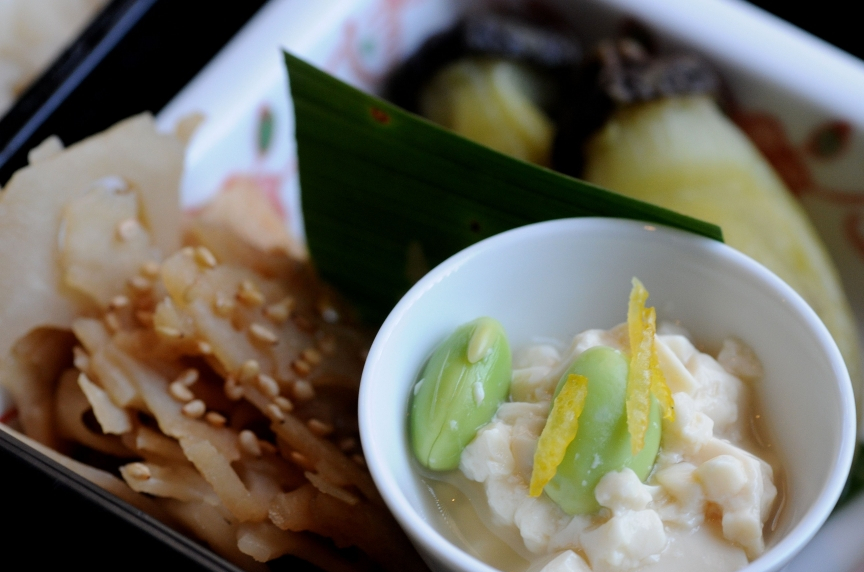 豆腐の塩麹和え。枝豆とゆず皮がいいアクセントになっていました