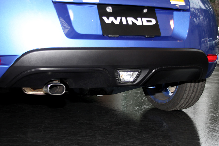 リアバンパー下部はディフューザータイプでスポーティな仕上がり